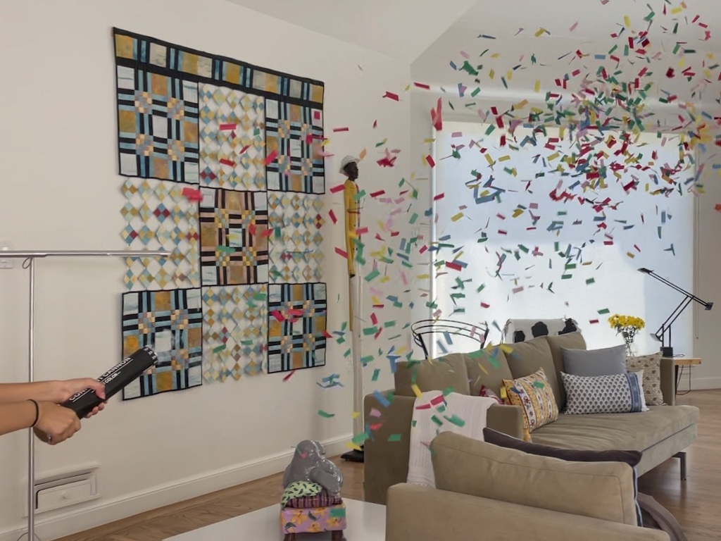 To end the summer kids' party, we set off a confetti canon in the house.